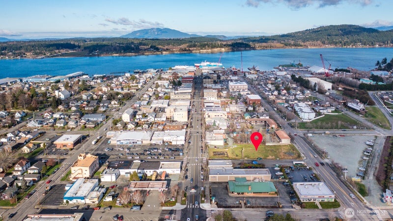 911 Commercial Avenue