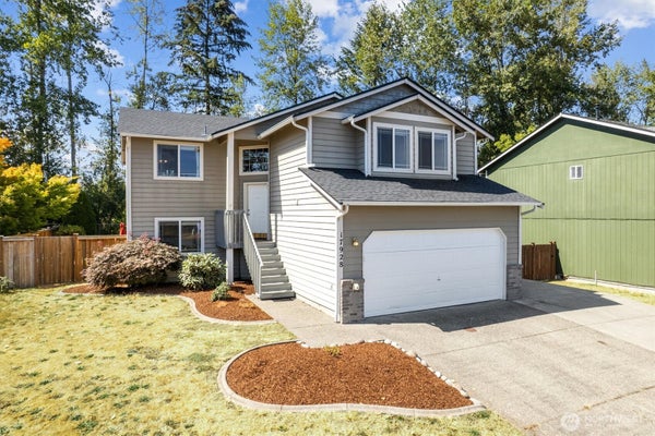 17928 66TH AVENUE CT E, PUYALLUP, WA 98375 - Image 9abe541f80a9c8bc3e1c2c7b4e7fb7ba/3210279264