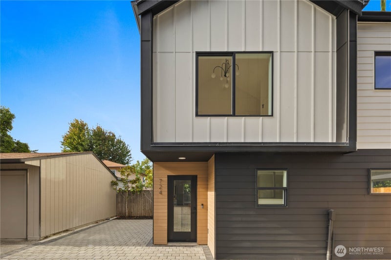 724 N 89TH Street