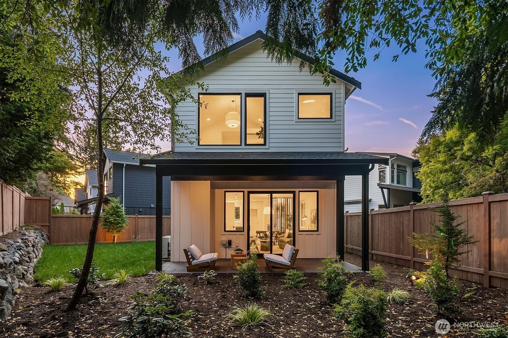 Photo of 7022 127th Avenue NE, Kirkland, WA 98033 (MLS # 2429439)