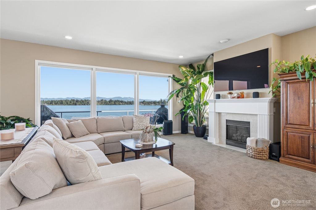 Photo of 4915 Jenks Point Way E, Lake Tapps, WA 98391 (MLS # 2506500)