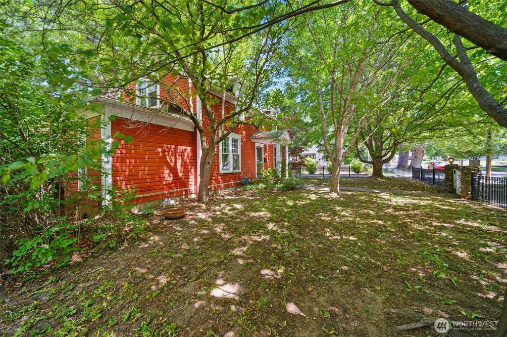 Photo of 827 Hobson Street, Walla Walla, WA 99362 (MLS # 2508669)