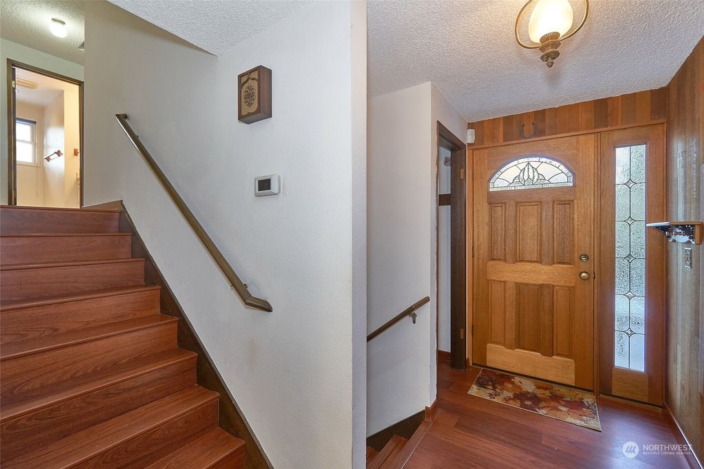 Photo of 1001 S 31st Court, Renton, WA 98055 (MLS # 2023492)