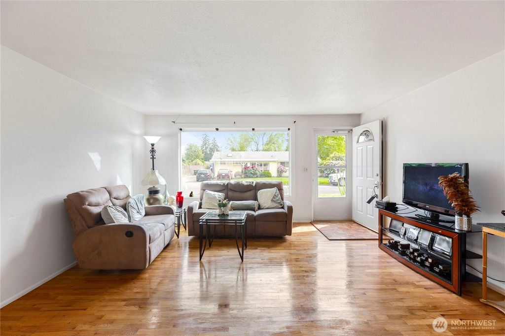 Photo of 10530 SE 229th Place, Kent, WA 98031 (MLS # 2369767)