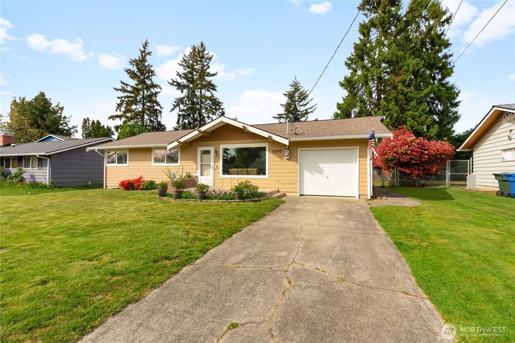 Photo of 10530 SE 229th Place, Kent, WA 98031 (MLS # 2369767)