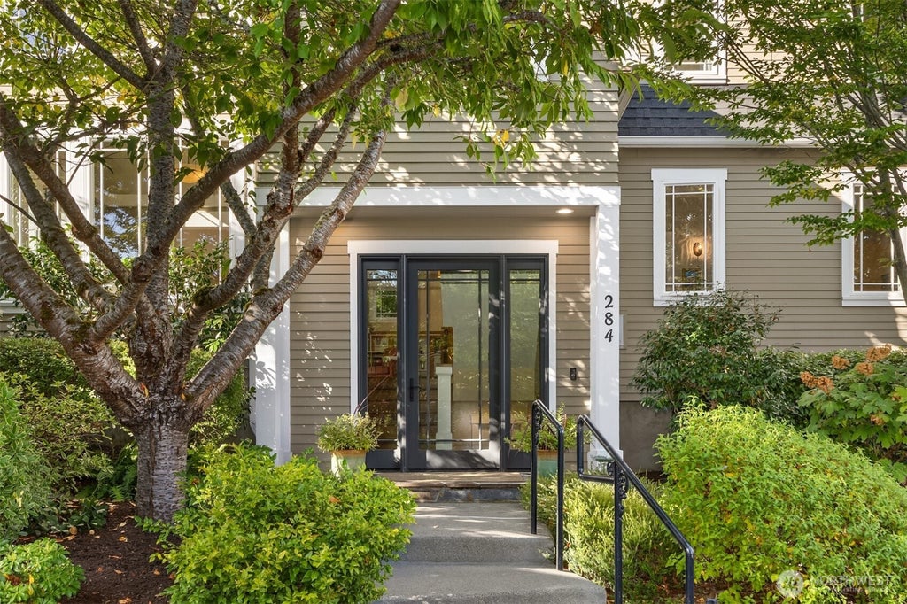 Photo of 284 Wood Avenue SW, Bainbridge Island, WA 98110 (MLS # 2580107)