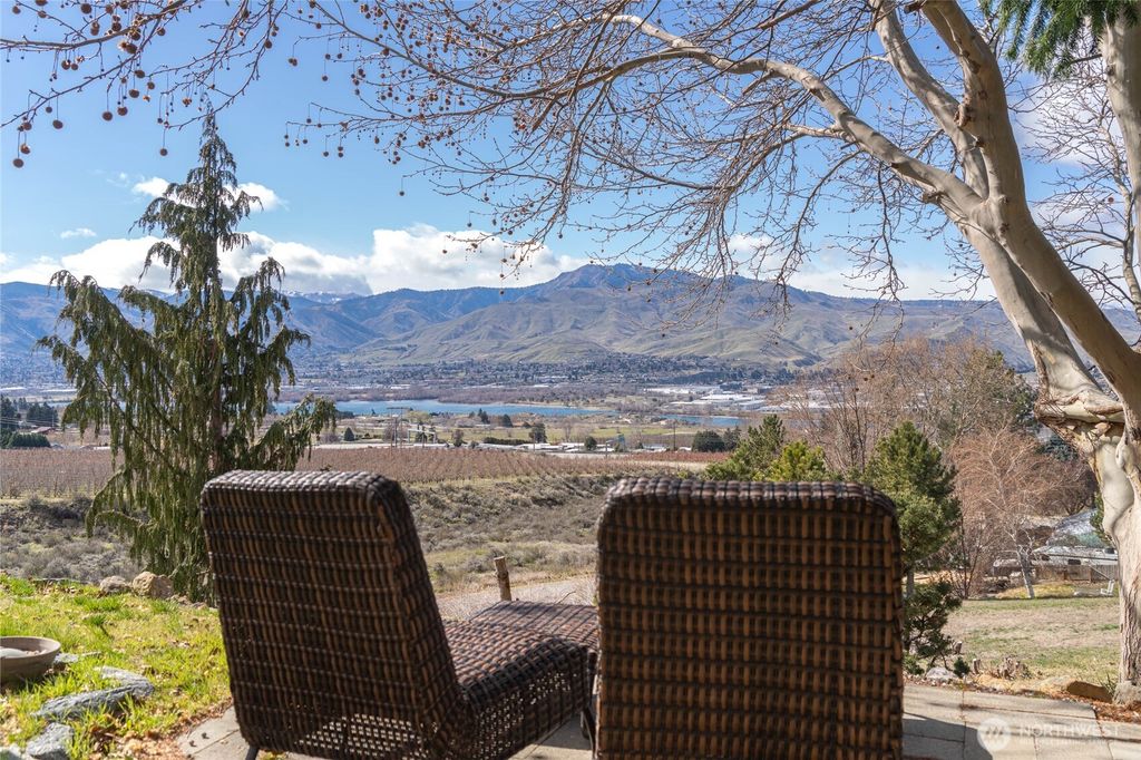 Photo of 71 Blue Grade Road, East Wenatchee, WA 98802 (MLS # 2488365)
