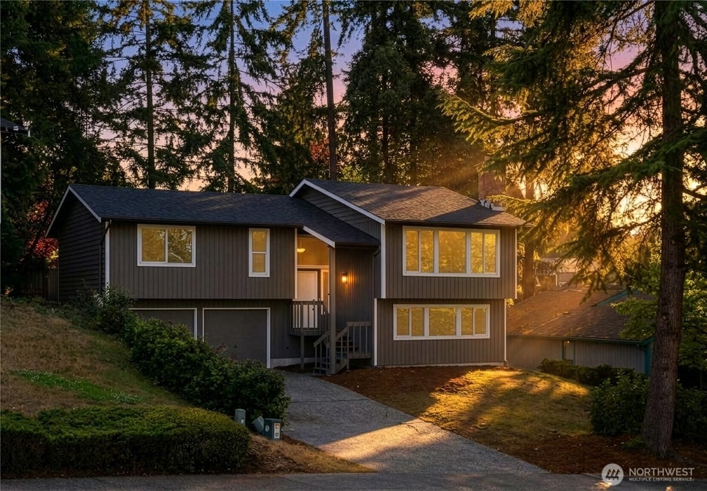 Photo of 217 S 315th Place, Federal Way, WA 98003 (MLS # 2590125)
