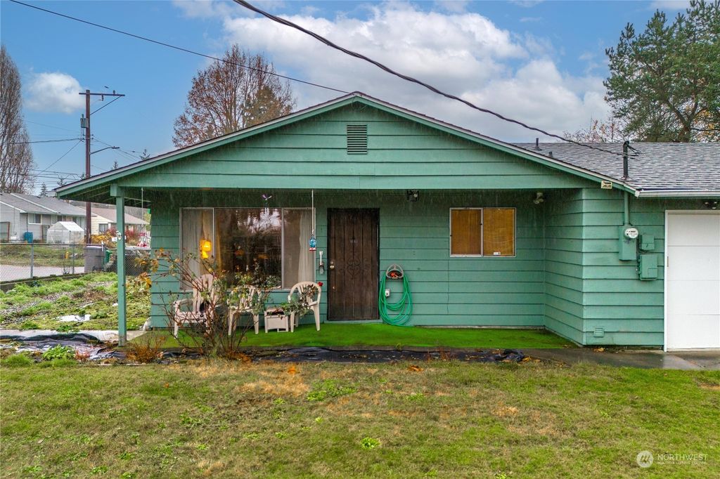 Photo of 903 SW 104th Street, Seattle, WA 98146 (MLS # 2187542)