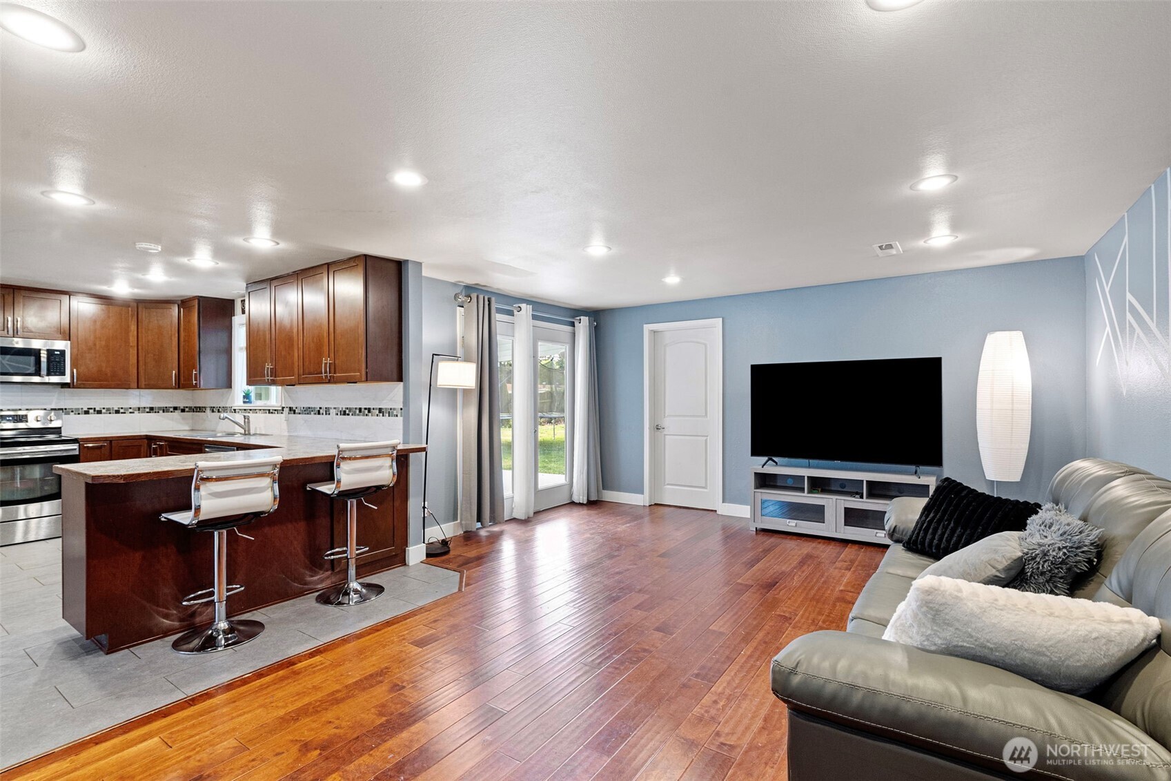 2601 Seward Avenue