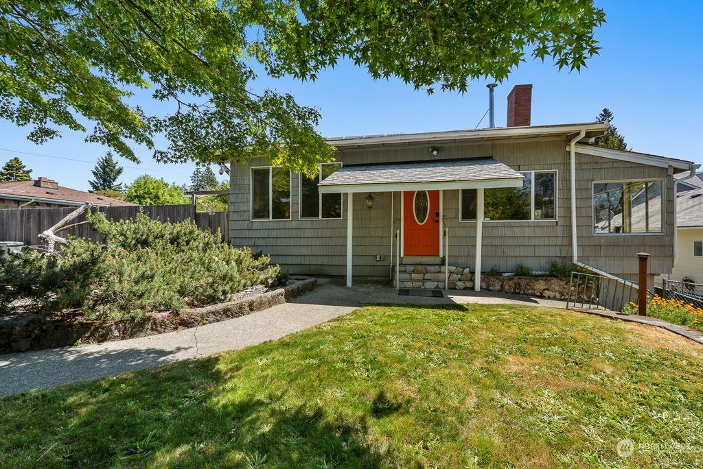 Photo of 2139 SW 98th Street, Seattle, WA 98106 (MLS # 2078134)
