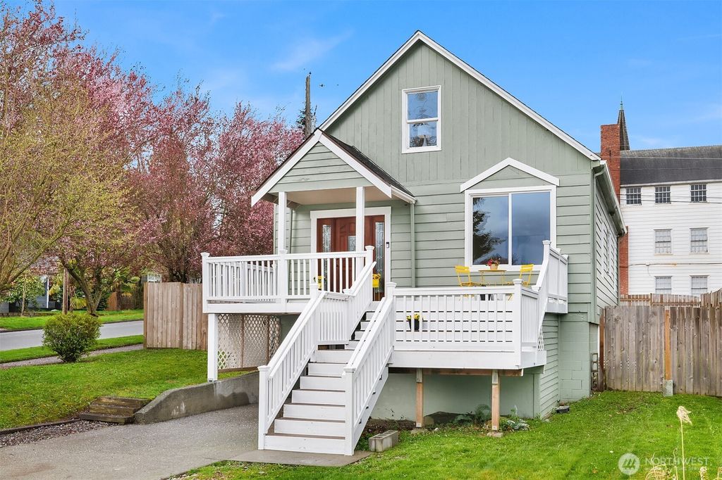 Photo of 1532 Maple Street, Everett, WA 98201 (MLS # 2353564)