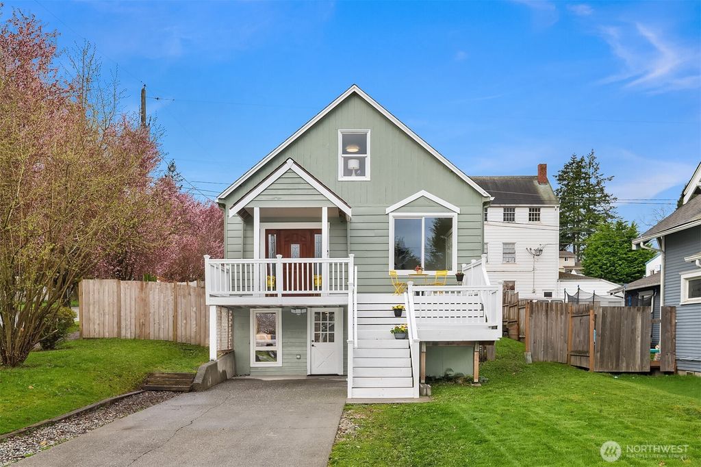 Photo of 1532 Maple Street, Everett, WA 98201 (MLS # 2353564)