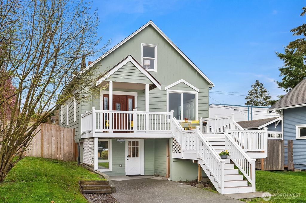 Photo of 1532 Maple Street, Everett, WA 98201 (MLS # 2353564)