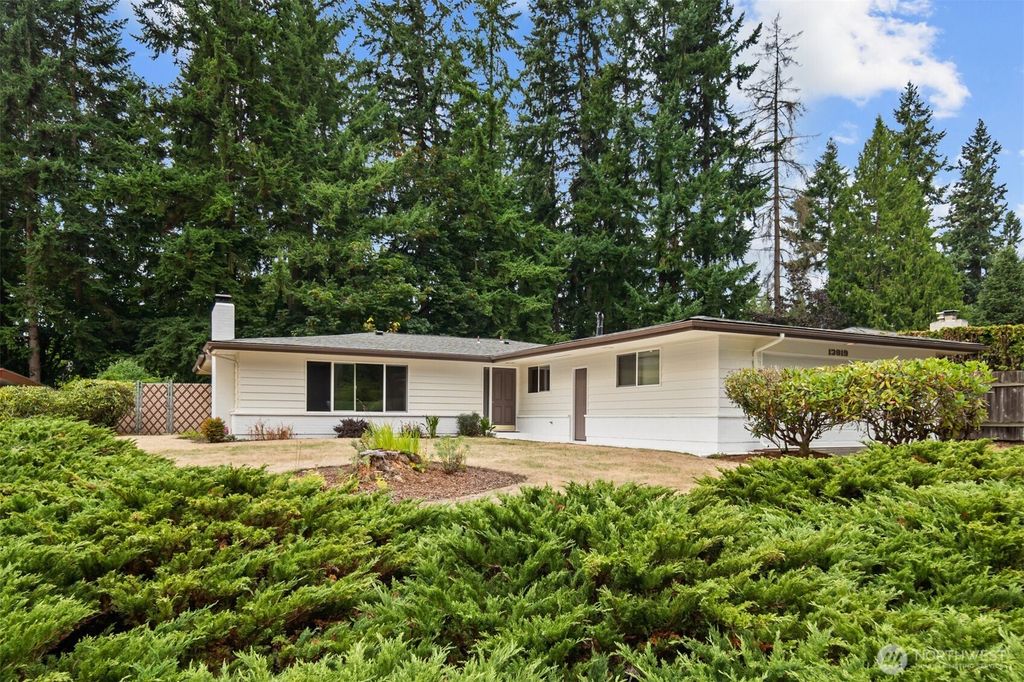 Photo of 13819 139th Avenue SE, Renton, WA 98059 (MLS # 2433999)