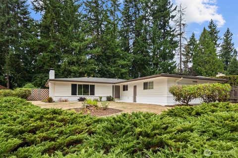Photo of 13819 139th Avenue SE, Renton, WA 98059 (MLS # 2433999)