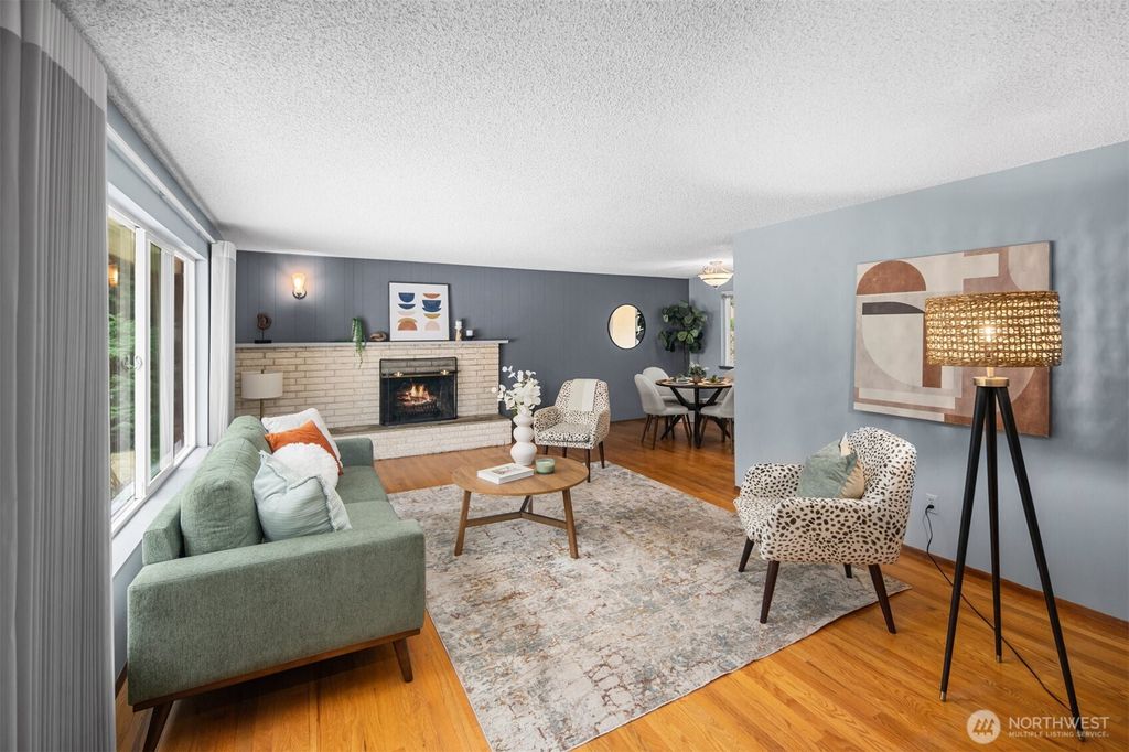 Photo of 13819 139th Avenue SE, Renton, WA 98059 (MLS # 2433999)