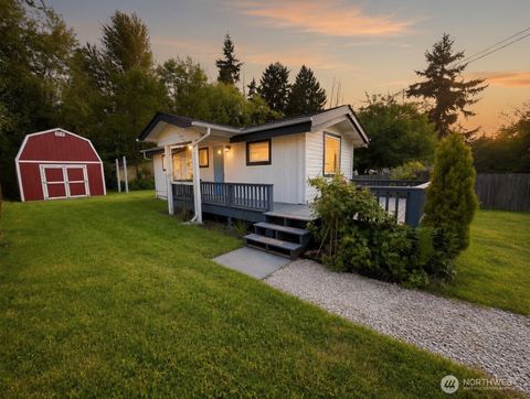 Photo of 416 E 86th Street, Tacoma, WA 98445 (MLS # 2521498)