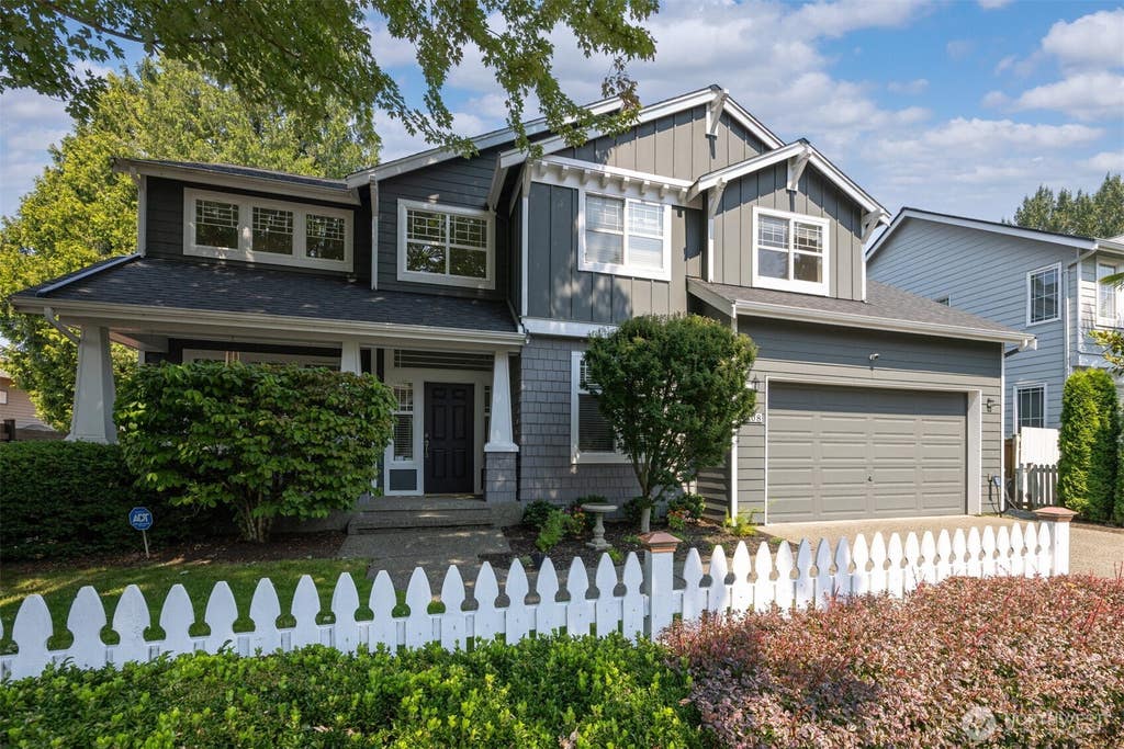 Photo of 1708 NE 26th Place, Renton, WA 98056 (MLS # 2567484)