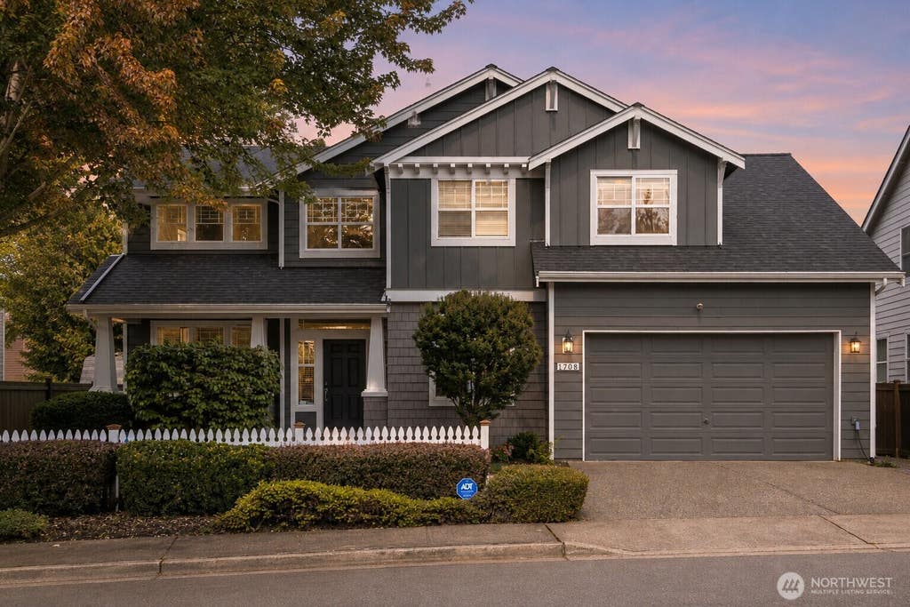 Photo of 1708 NE 26th Place, Renton, WA 98056 (MLS # 2567484)