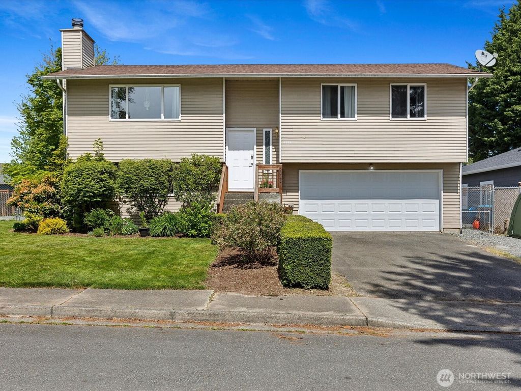 Photo of 6325 95th Place NE, Marysville, WA 98270 (MLS # 2346587)