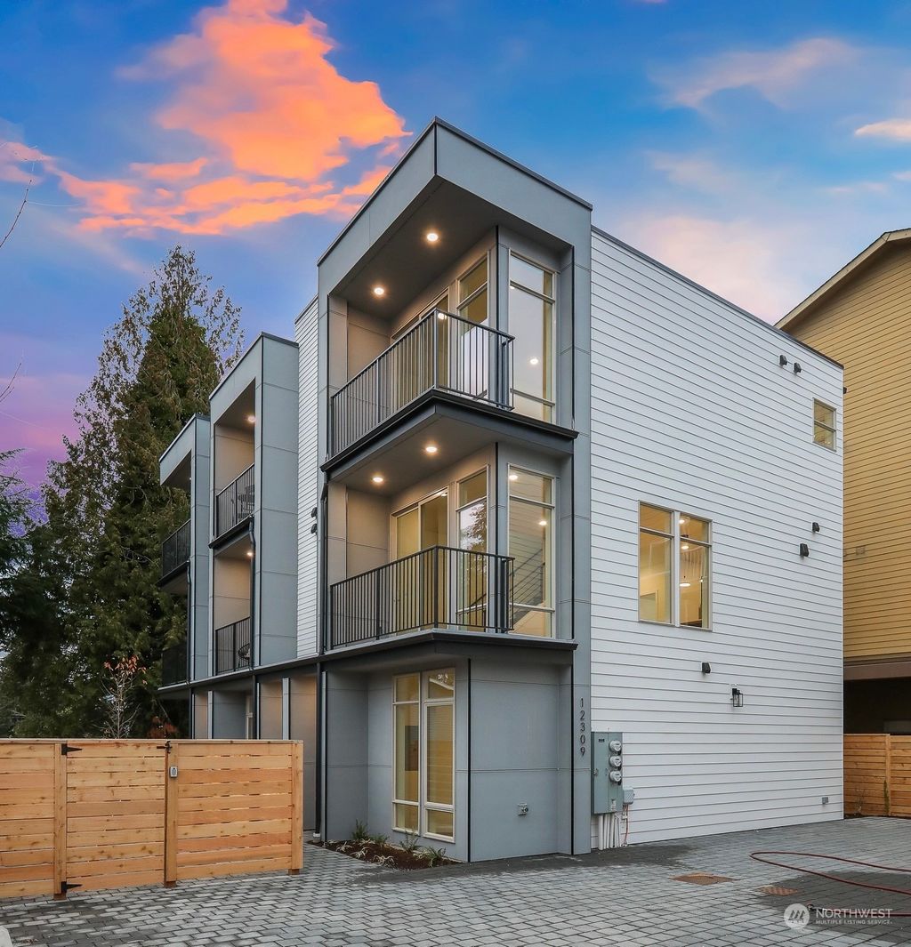 Photo of 12309 15th Avenue NE #C, Seattle, WA 98125 (MLS # 2039760)