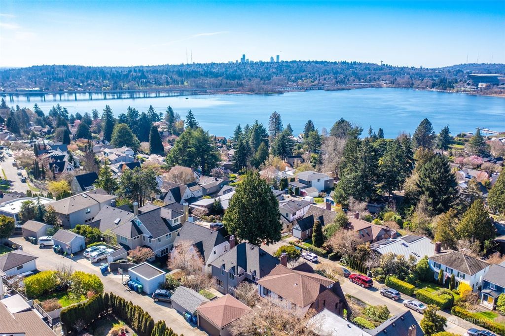 Photo of 3842 46th Avenue NE, Seattle, WA 98105 (MLS # 2213432)