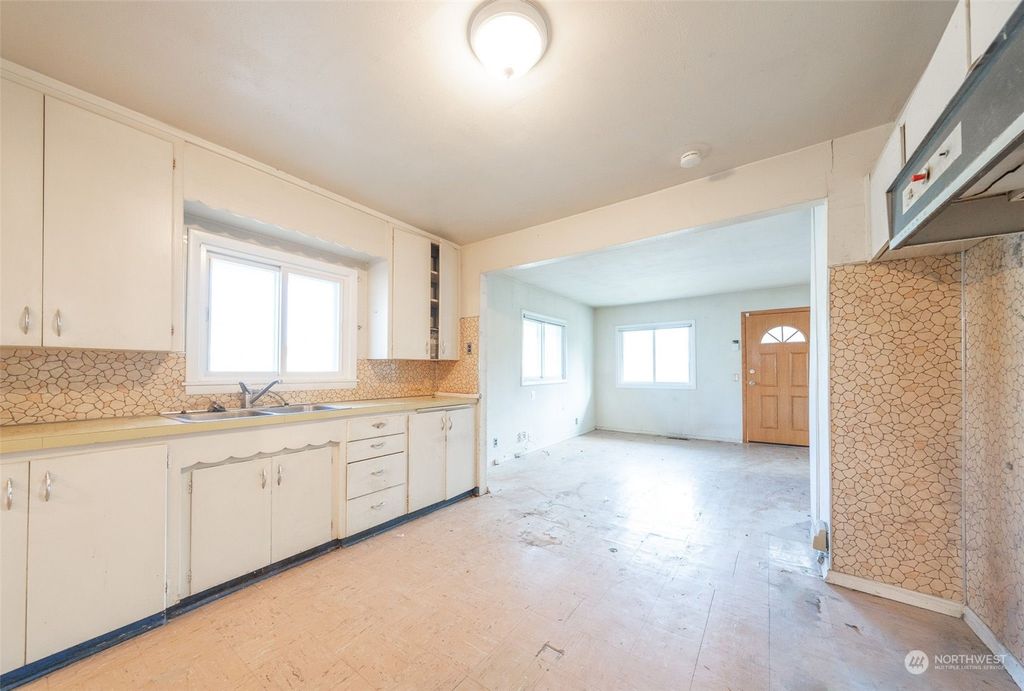 Photo of 12841 22nd Avenue S, SeaTac, WA 98168 (MLS # 2198232)