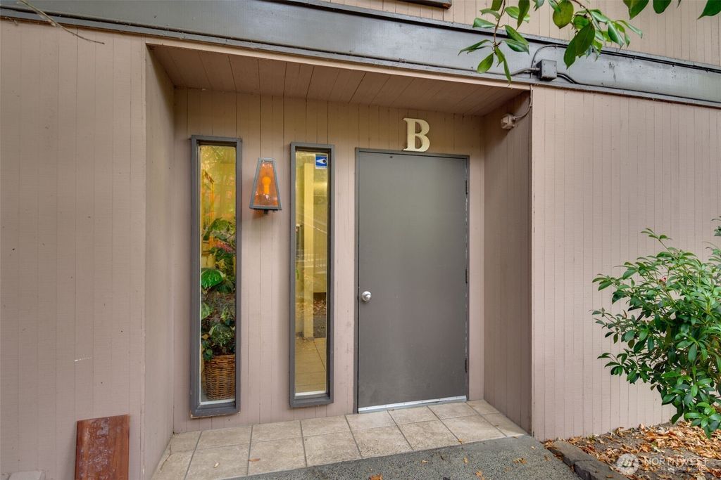 Photo of 1425 S Puget Drive #B3, Renton, WA 98055 (MLS # 2450851)