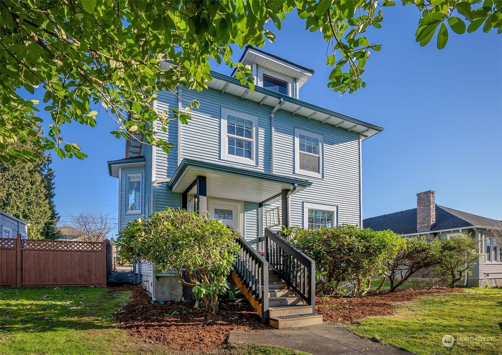 Photo of 2217 McDougall Avenue, Everett, WA 98201 (MLS # 2212879)