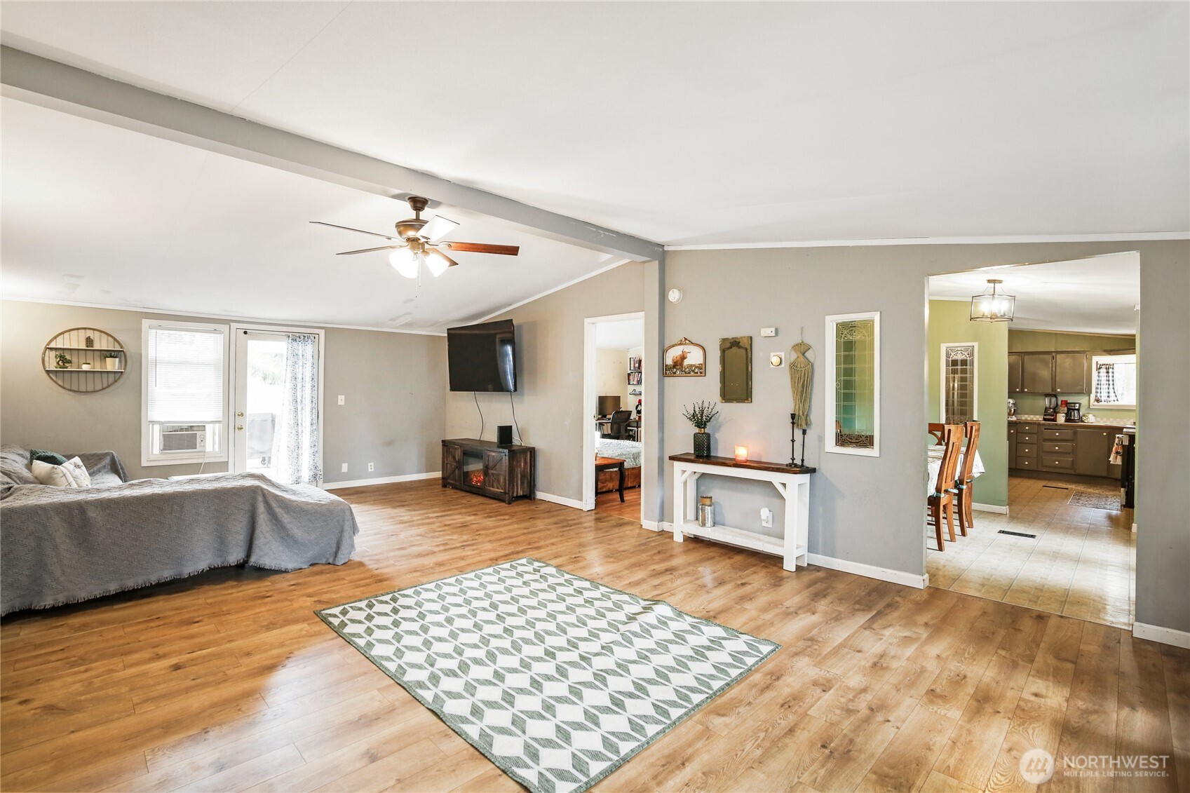 70 NE Pegleg Court