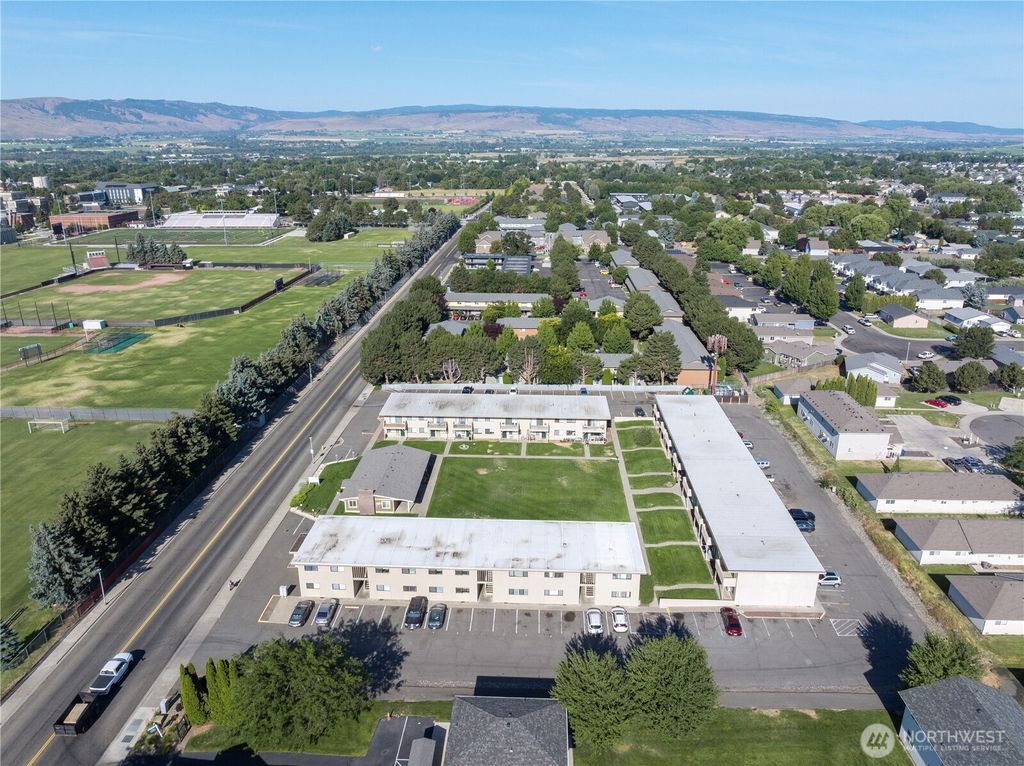 Photo of 925 E 18th Avenue, Ellensburg, WA 98926 (MLS # 2478595)