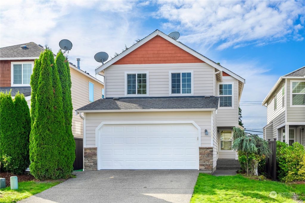 Photo of 11423 SE 195th Place, Kent, WA 98031 (MLS # 2293684)