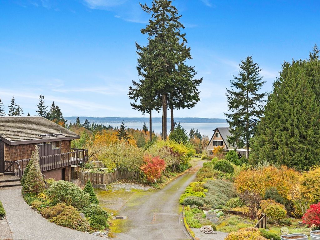 Photo of 358 Heather Road, Everett, WA 98203 (MLS # 2304743)