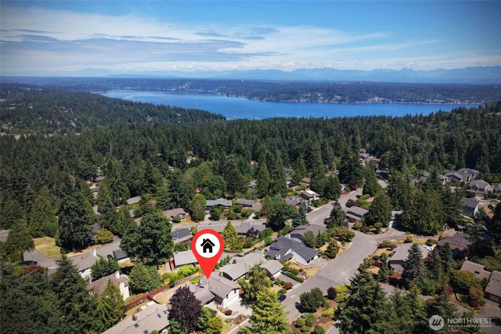 Photo of 15522 SE 44th Place, Bellevue, WA 98006 (MLS # 2551287)