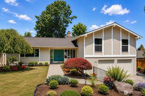 Photo of 15522 SE 44th Place, Bellevue, WA 98006 (MLS # 2551287)