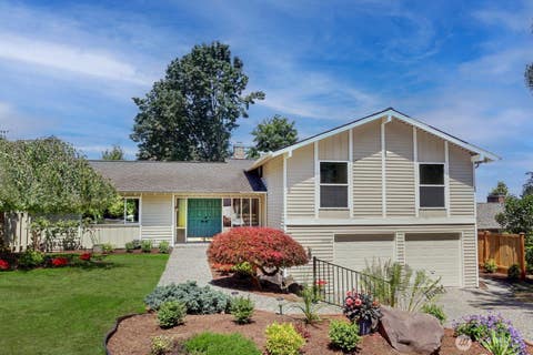 Photo of 15522 SE 44th Place, Bellevue, WA 98006 (MLS # 2551287)