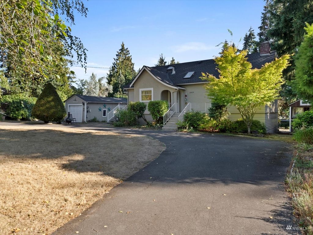 Photo of 10819 NE 112th Street, Kirkland, WA 98033 (MLS # 1991466)