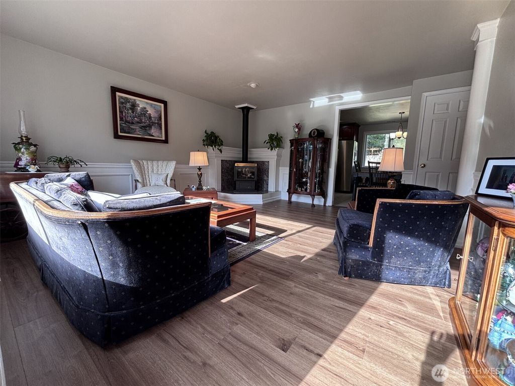 Photo of 12531 48th Drive SE, Everett, WA 98208 (MLS # 2524074)