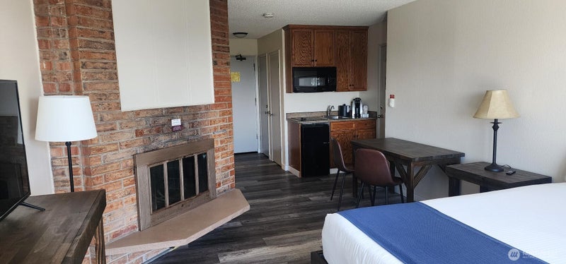 710 S Hancock Avenue 422-23
