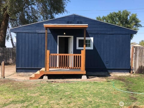 Photo of 4016 Sandy Street NE, Moses Lake, WA 98837 (MLS # 2539289)