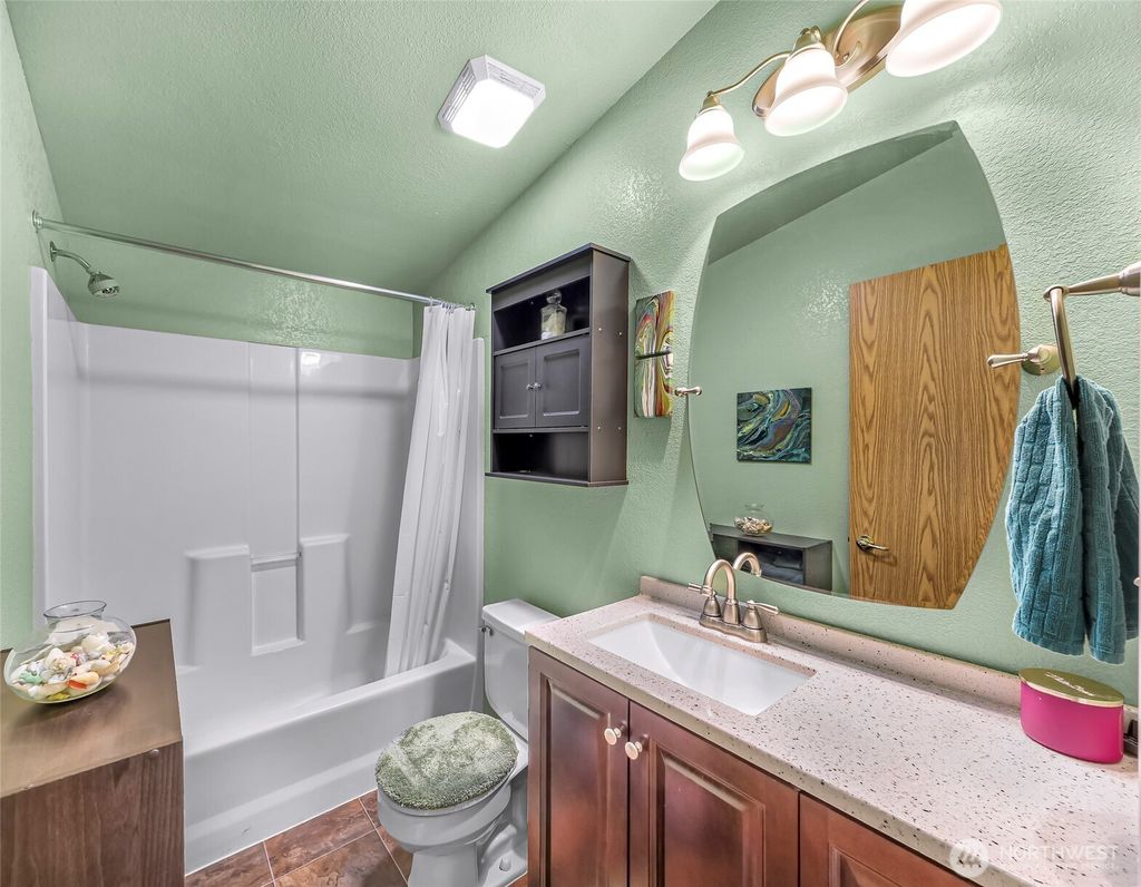 listing image 9363645843458323101