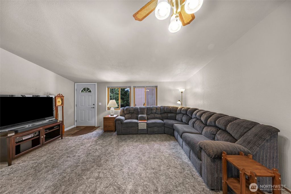 listing image 9362995982608132402