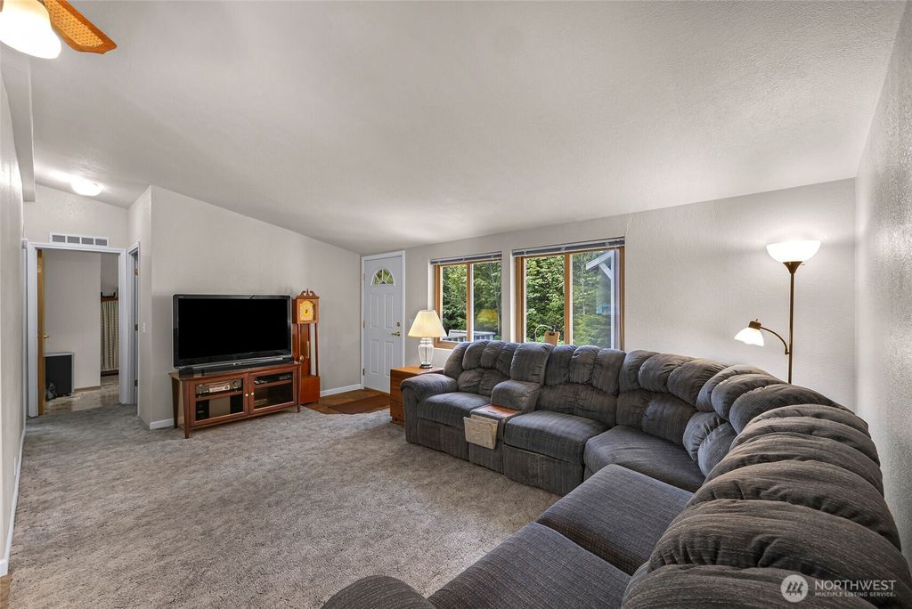 listing image 9361352675501974319
