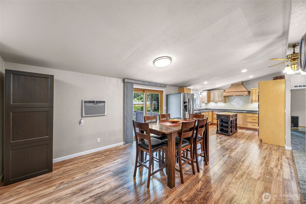 listing image 9364738377190672328