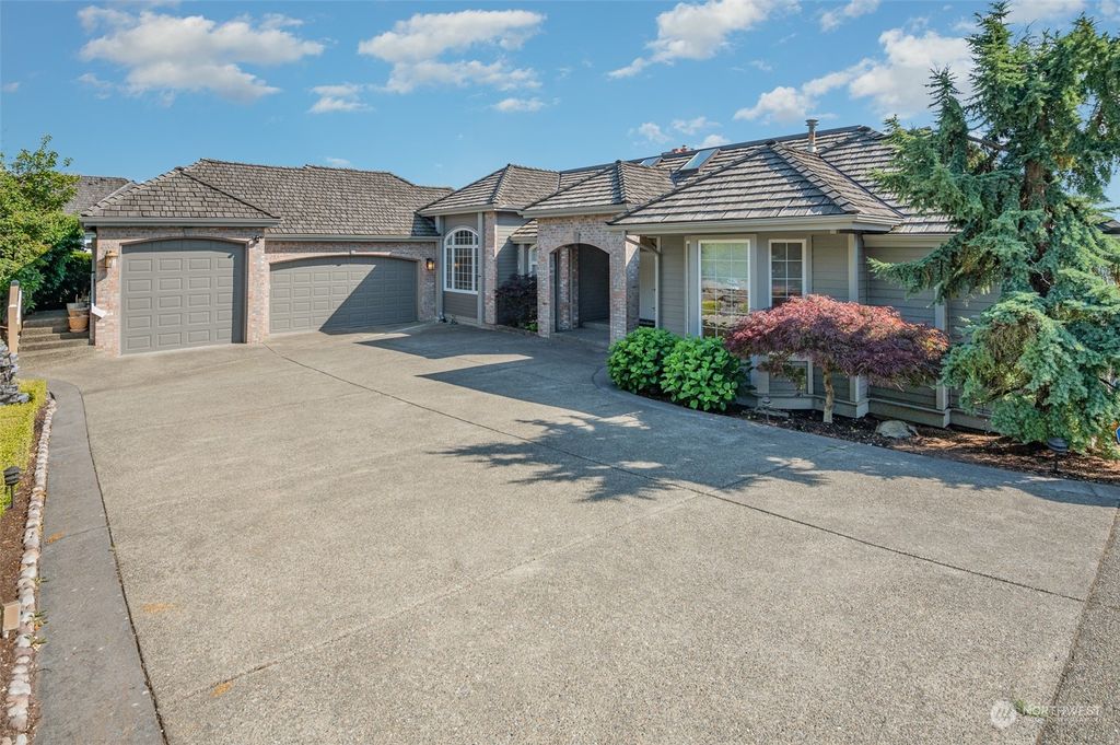 Photo of 15423 SE 58th Street, Bellevue, WA 98006 (MLS # 2137461)