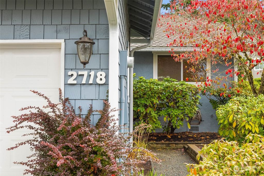 Photo of 2718 174th Avenue NE, Redmond, WA 98052 (MLS # 2170028)
