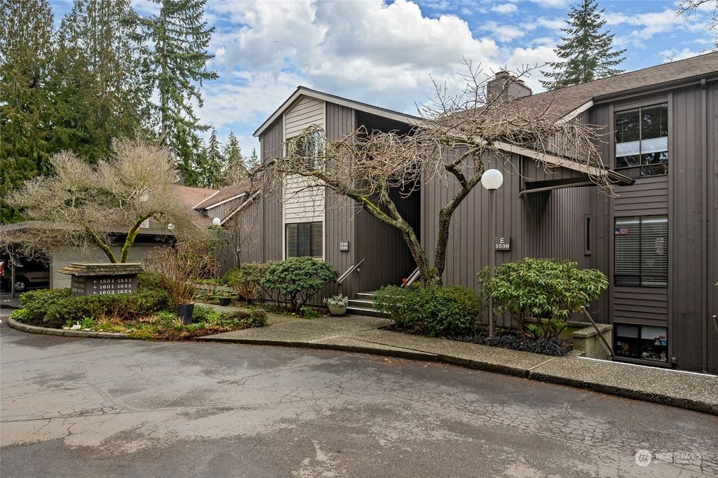 Photo of 1544 NE 140th Street #E3, Seattle, WA 98125 (MLS # 2042525)