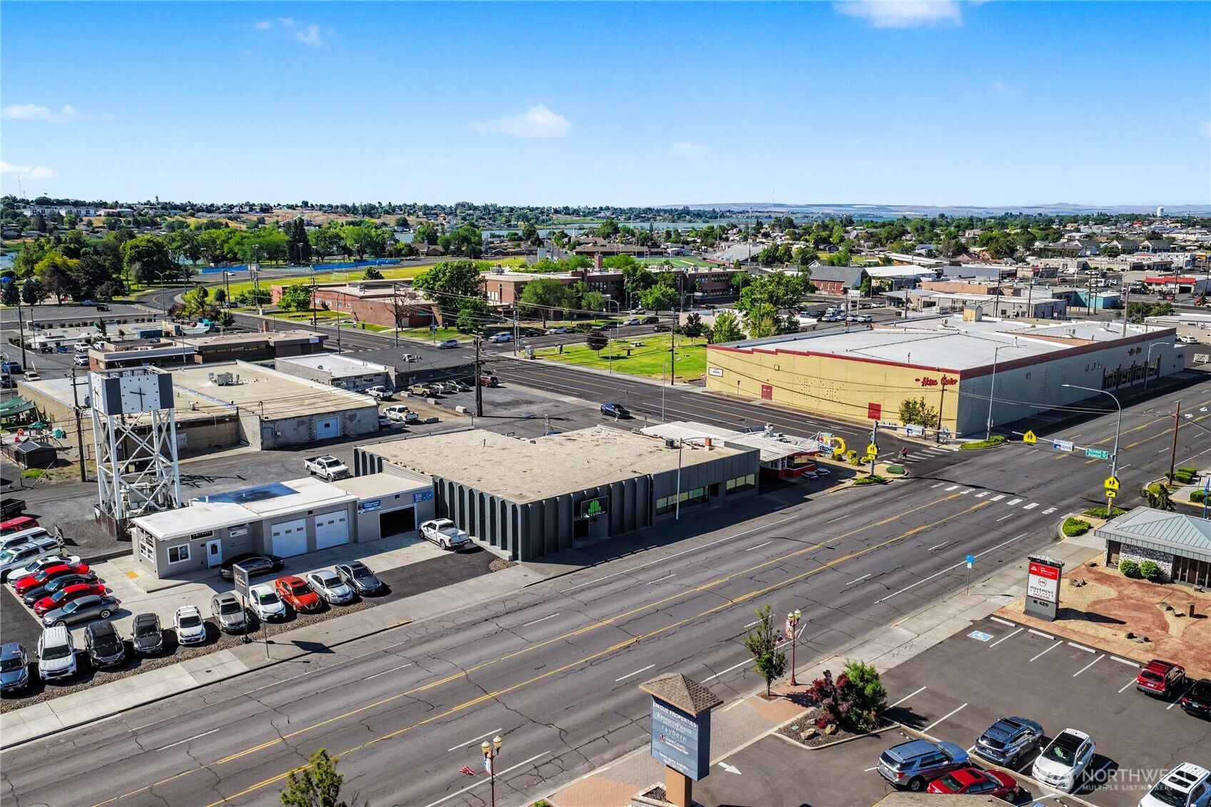 417 W Broadway Avenue