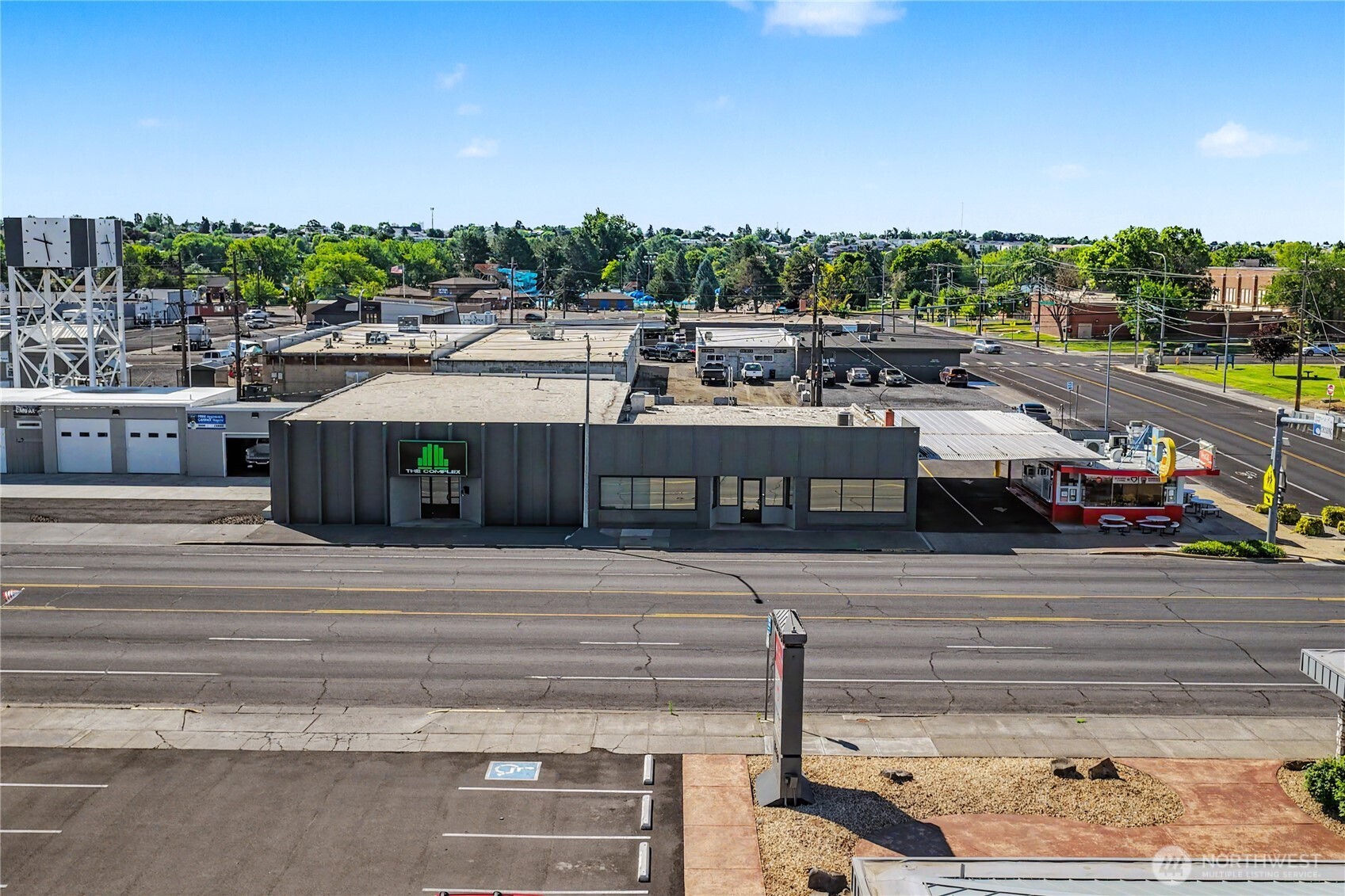 417 W Broadway Avenue